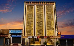 Hotel Oak Plaza - Near Connaught Place